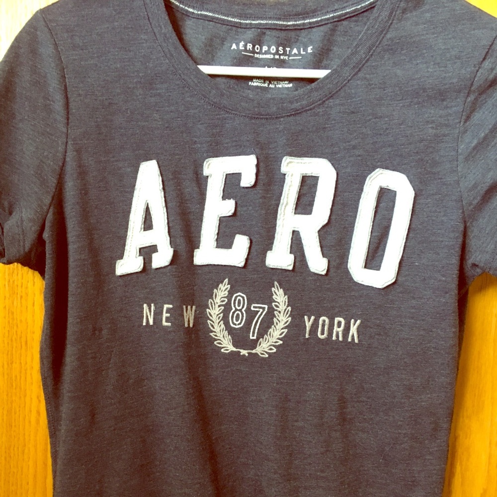 Aeropostale Gray T-shirt; women’s large